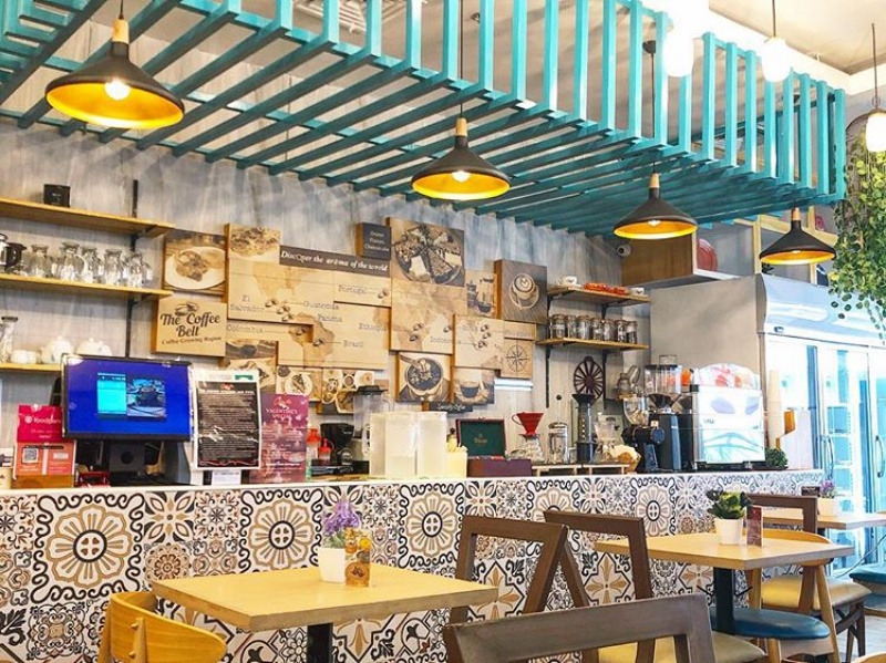 Trang Trí quầy Bar bằng gạch bông men 3